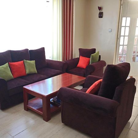 Terminal Homestay Mlolongo Екстер'єр фото